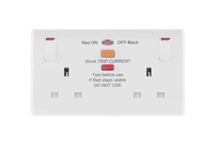 [25A3RRRCD] Bg.Curv Socket 2g RCD 13a Whi 822RCD-01